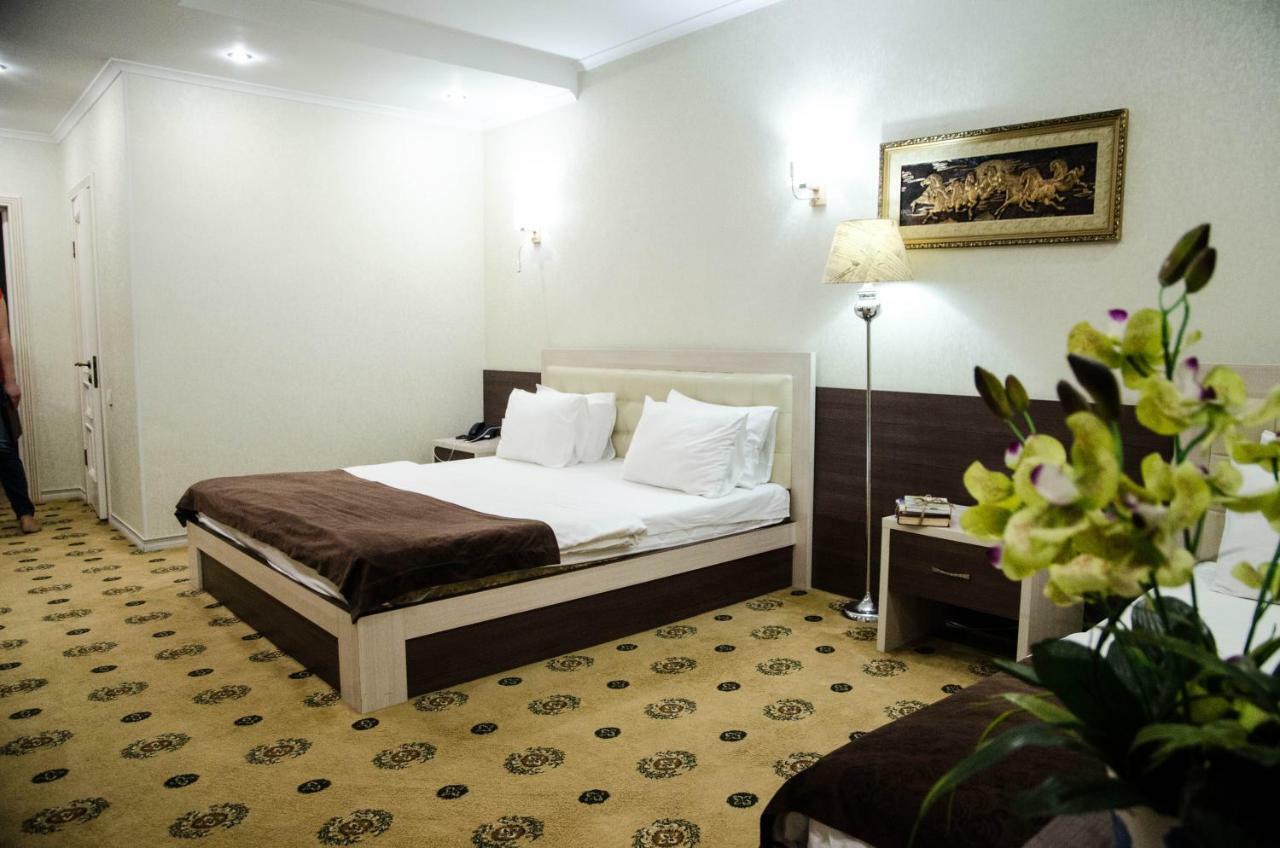 Hotel Luxury House Shymkent Exterior foto
